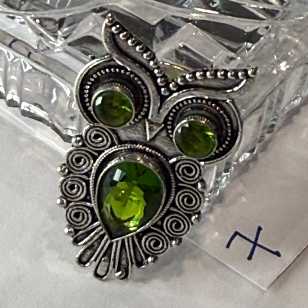 🆕 “Wise Glow: Artisan Peridot Owl Ring in Sterling Silver” Size 7 🆕 - Picture 10 of 16